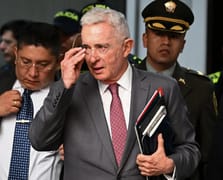 Álvaro Uribe tanıklara müdahale suçundan 12 yıl hapis cezasıyla karşı karşıya