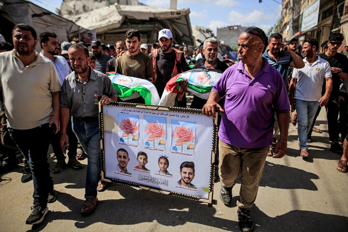 Gazze'de yas günü: 100 şehit için cenaze töreni 