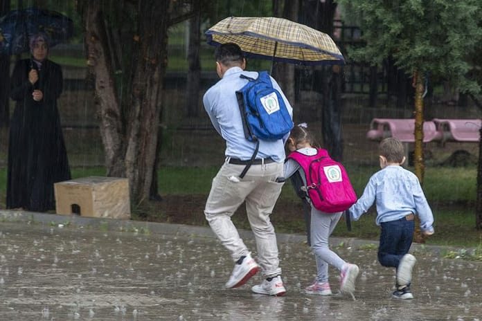 İstanbul’da sağanak alarmı: Okullar tatil edildi 