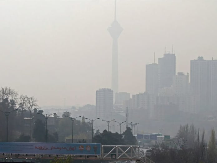 Tahran'da yüksek hava kirliliği nedeniyle okullar ve resmi kurumlar tatil edildi