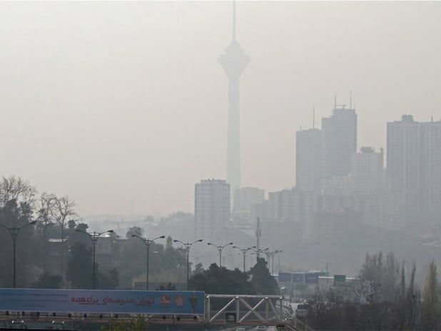 Tahran'da yüksek hava kirliliği nedeniyle okullar ve resmi kurumlar tatil edildi