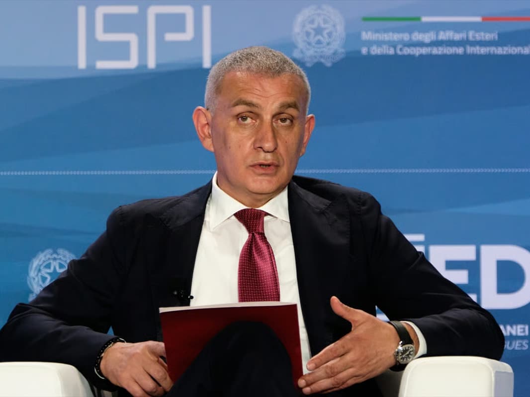 "Rusya 4 günde men edildi, İsrail halen içinde"