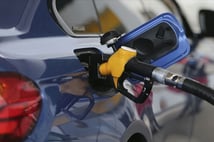 Brent petrol son 5,5 ayın dibini gördü: Benzine indirim yolda