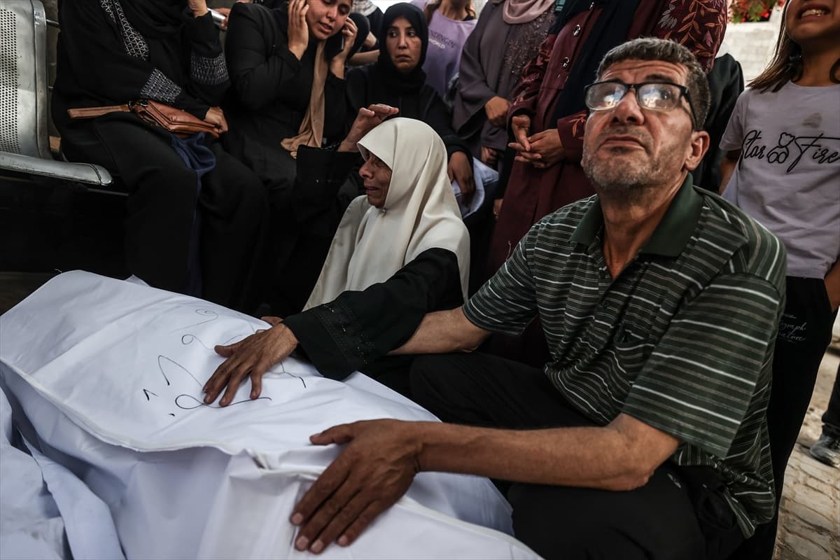 İsrail, bayramda Gazze'ye yönelik saldırılarını sürdürüyor. (AA)