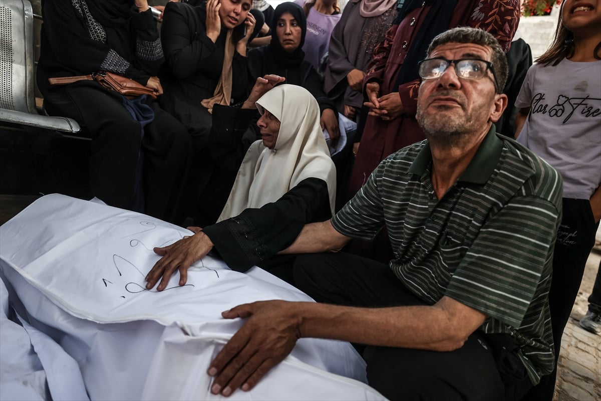 İsrail, bayramda Gazze'ye yönelik saldırılarını sürdürüyor. (AA)