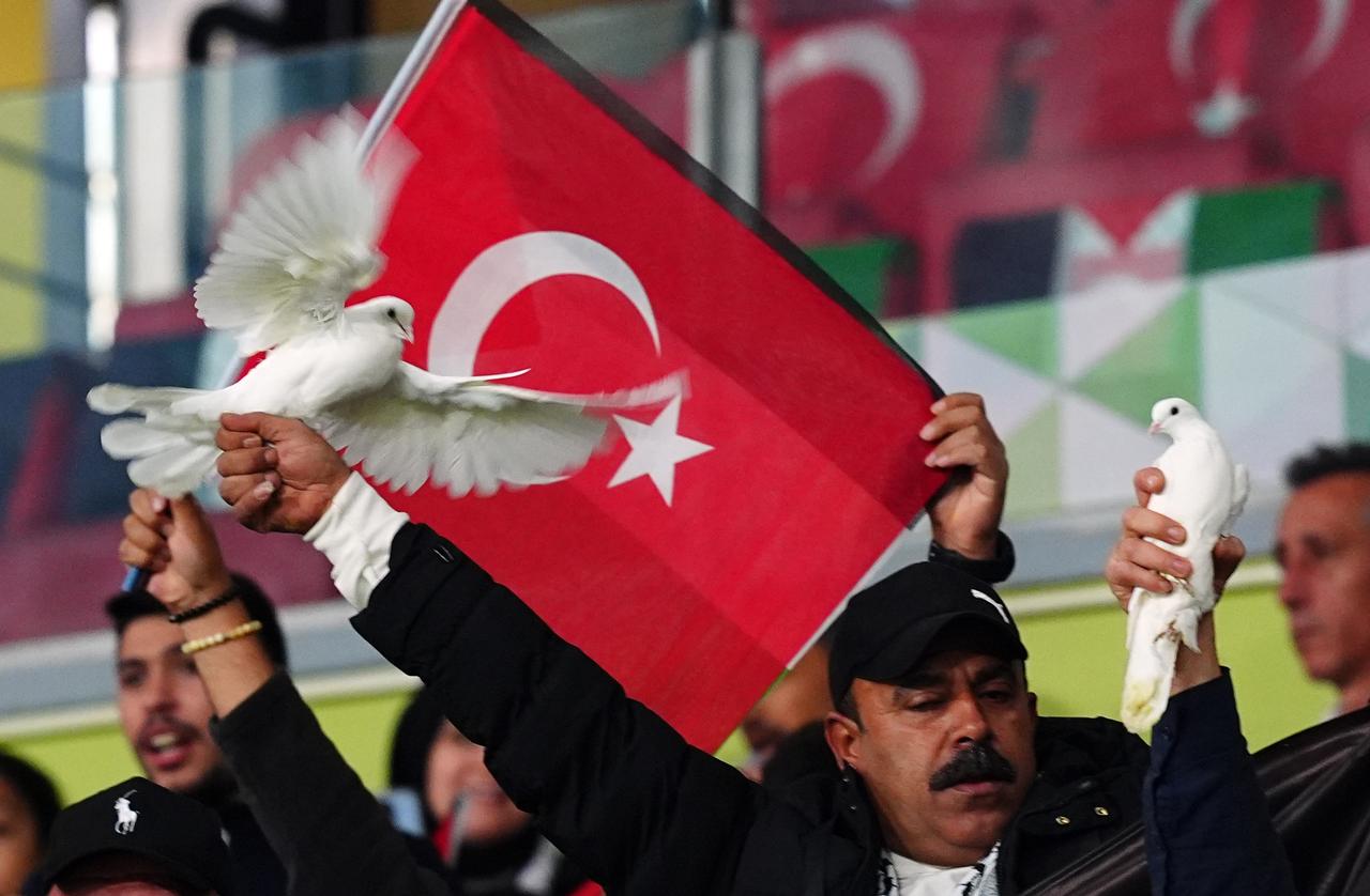 Bırakılan güvercinler