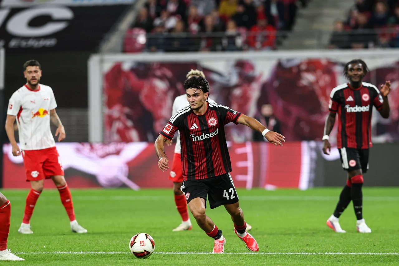 Frankfurt hocası Can Uzun'dan istikrar istedi