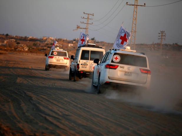Kassam Tugayları iki esir cesedini daha Kızılhaç'a teslim etti: Anlaşmaya tam bağlıyız