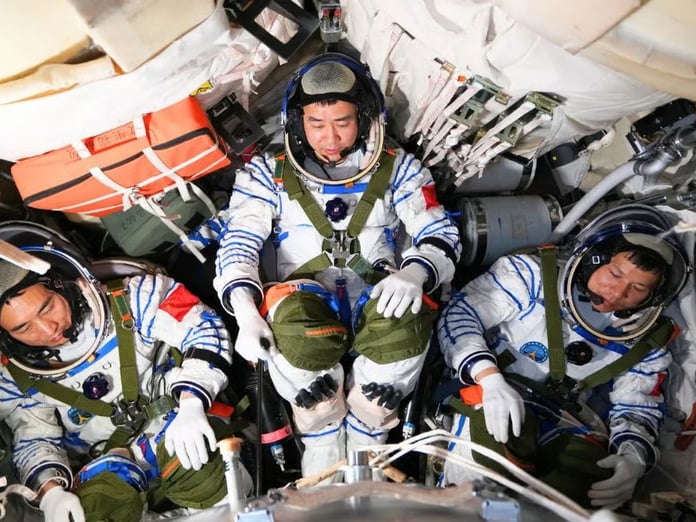 Çin'in uzay istasyonundaki taykonot ekibi Dünya'ya döndü
