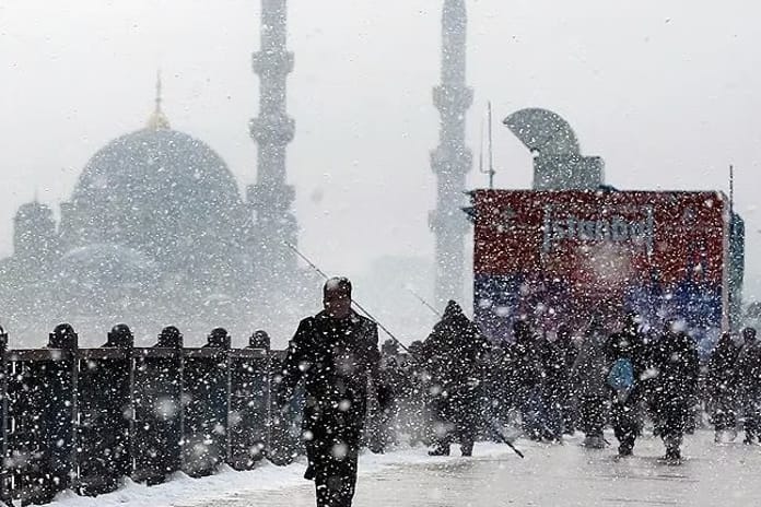 İstanbul Valiliği'nden 15 ilçede kar yağışı uyarısı