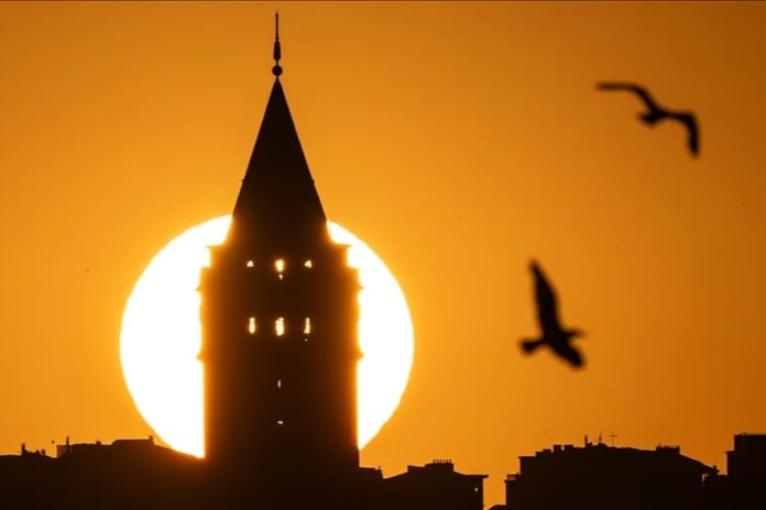   "Hezarfen'den Beri Aynı Ruhla" sergisi Galata'da