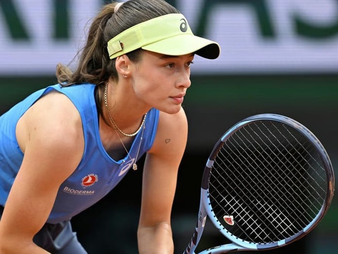 Wimbledon'da Türk zaferi: Zeynep Sönmez, Rumen rakibini devirerek tarih yazdı