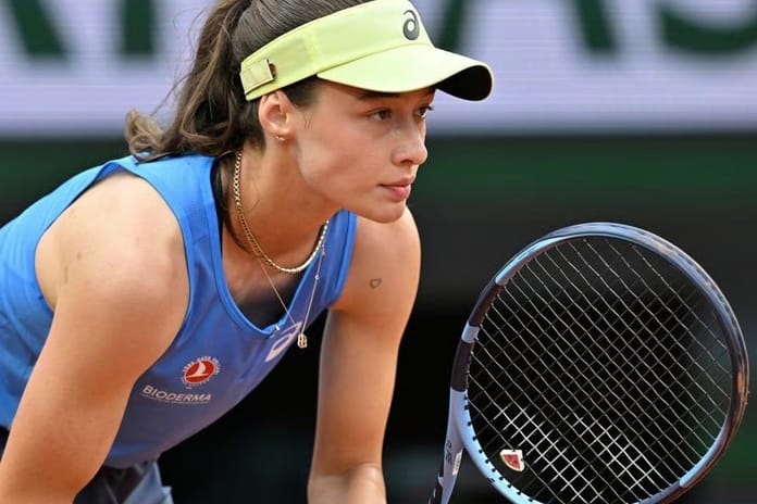 Wimbledon'da Türk zaferi: Zeynep Sönmez, Rumen rakibini devirerek tarih yazdı