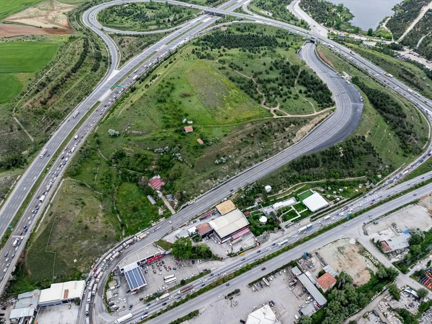 TEM Otoyolu'nda 'Bayram Göçü' çilesi: Kocaeli geçişinde trafik durma noktasında
