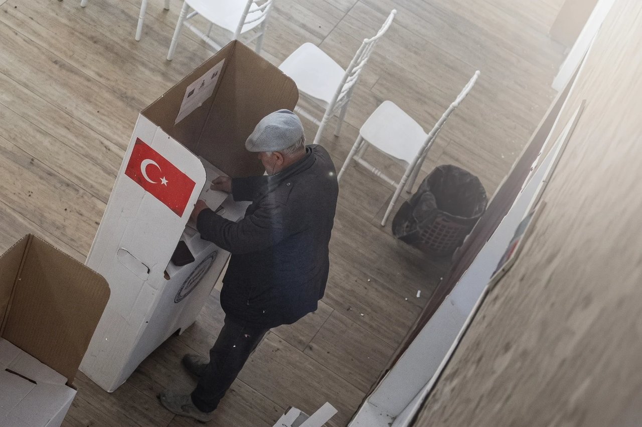 Samsun'da Yeni Parti seçiminde kamera krizi! Gizli oy, açık kamera 