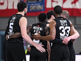 Atina'da çirkin provokasyona sahada cevap