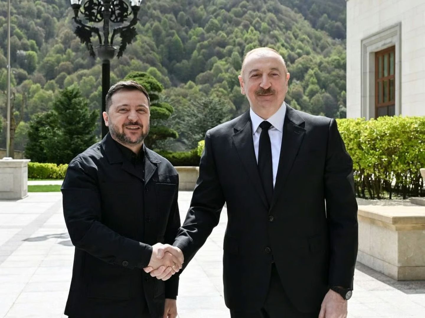 Zelenskiy'den Azerbaycan ziyaretinde kritik Putin sözleri