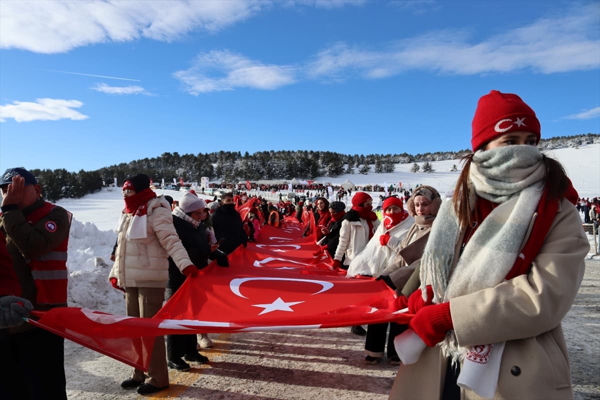Sarıkamış Harekatı'nın 111. yılında binlerce kişi şehitler için karlar altında yürüdü