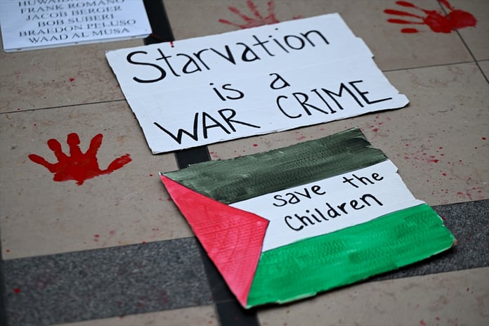 "Aç bırakmak soykırımdır"