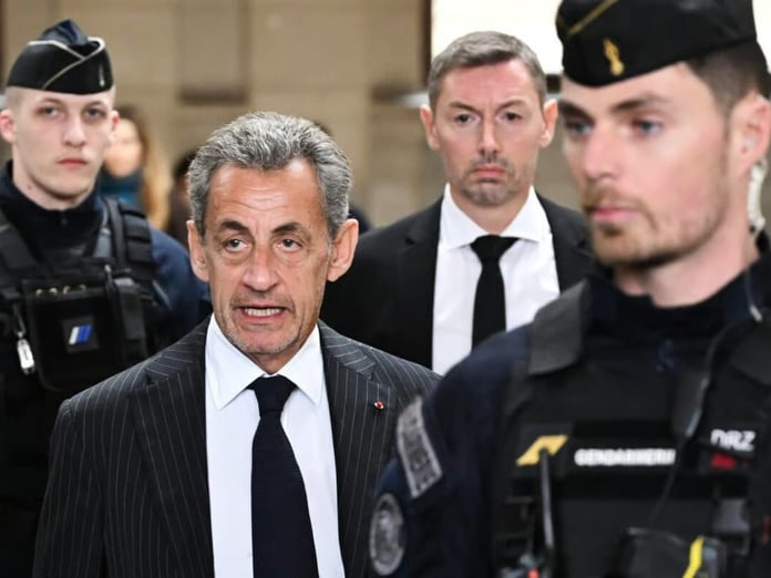 Eski Fransa Cumhurbaşkanı Sarkozy'nin hapis cezası başladı