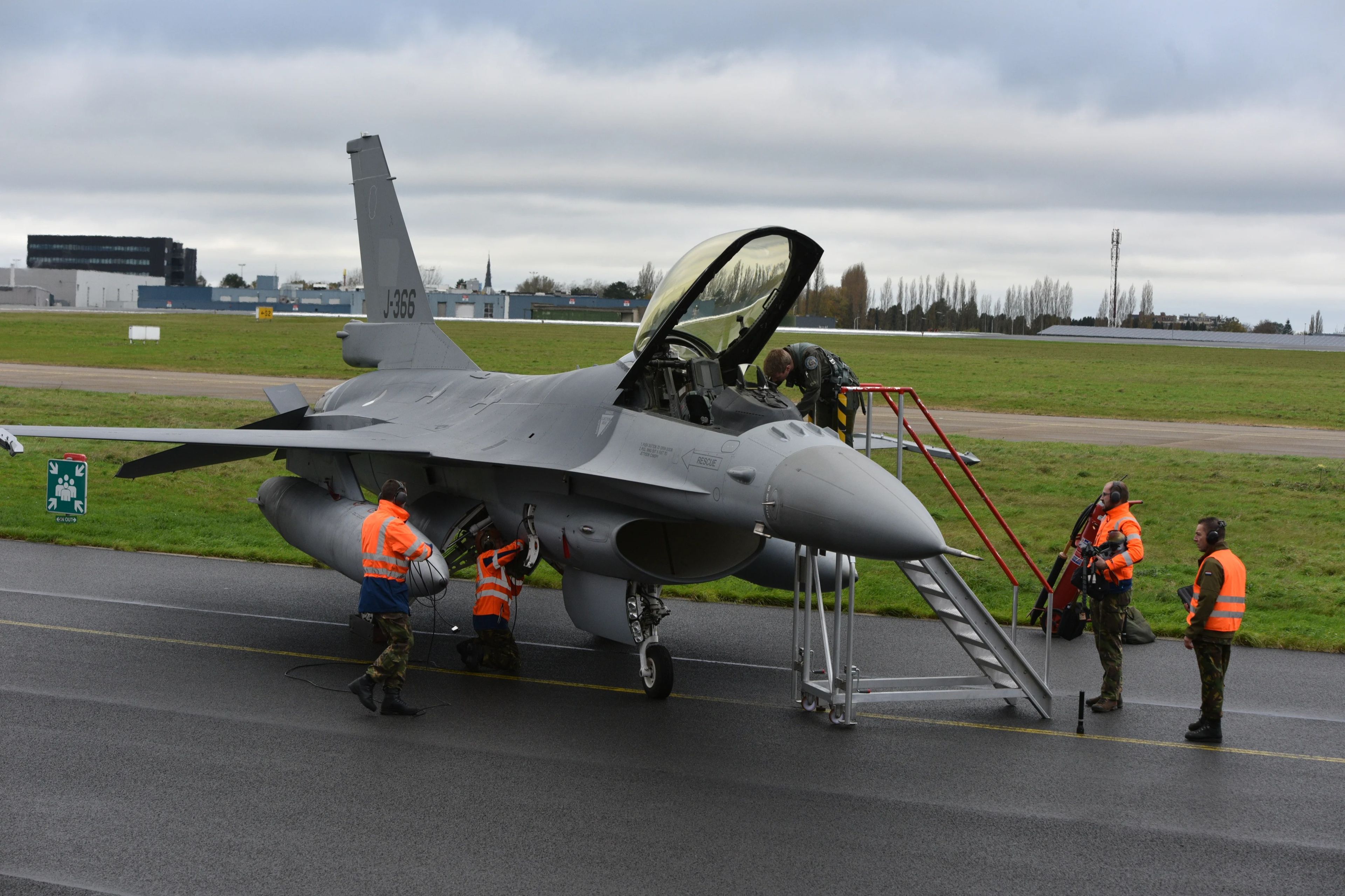 Hollanda, Ukrayna’ya 24 adet F-16 teslimatını tamamladı