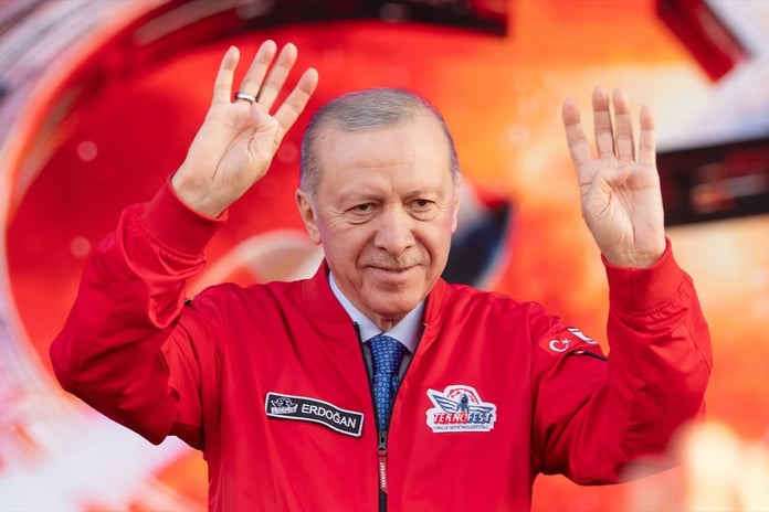 Cumhurbaşkanı Erdoğan uçakta gazetecilerin sorularını yanıtladı