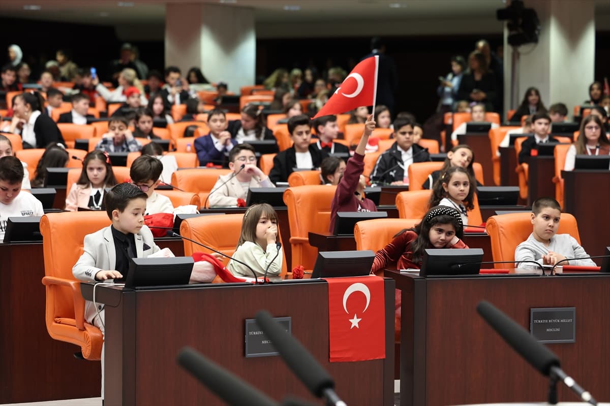 Gazi Meclis’te çocukların günü: "Savaş, korku ve gözyaşı istemiyoruz"