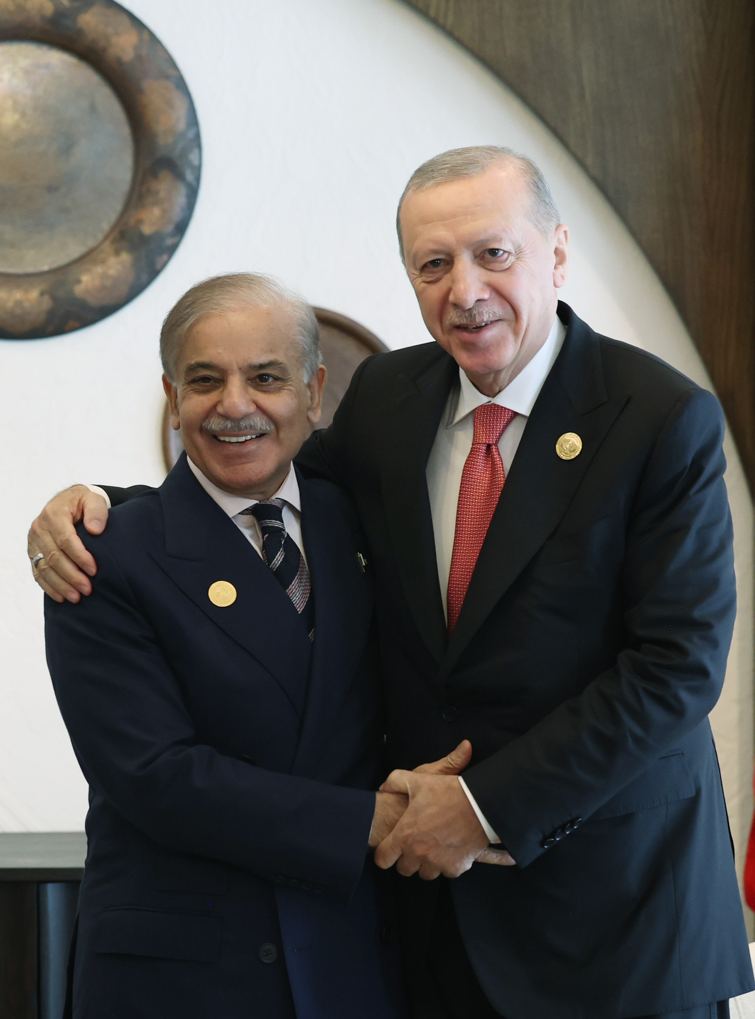 Cumhurbaşkanı Erdoğan, Pakistan Başbakanı Şahbaz Şerif ile görüştü - AA