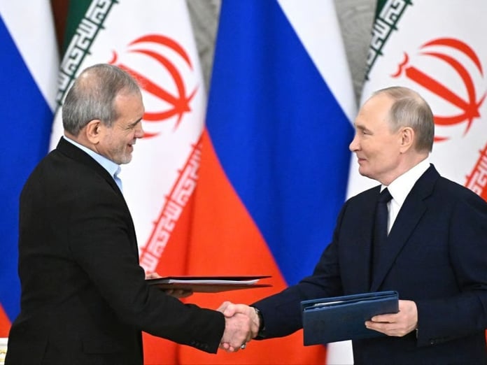 İran ve Rusya uzun vadeli stratejik ortaklık anlaşmasını yürürlüğe koydu