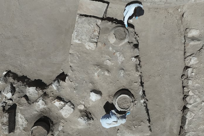 Bitlis'teki Selçuklu Kalesi'nde sikke ve seramikler ortaya çıkarıldı