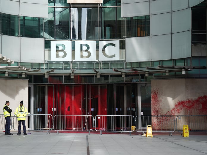 Sanatçılar BBC'ye isyan etti: İsrail yanlısı yönetici istifa etsin