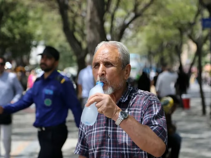 İran'da aşırı sıcaklar kamu kurumlarını tatil etti