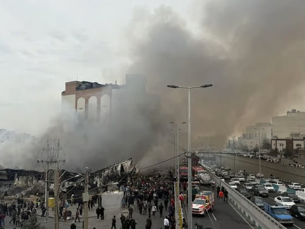 Tahran’daki Cennet Çarşısı’nda büyük yangın: 200 dükkan kül oldu