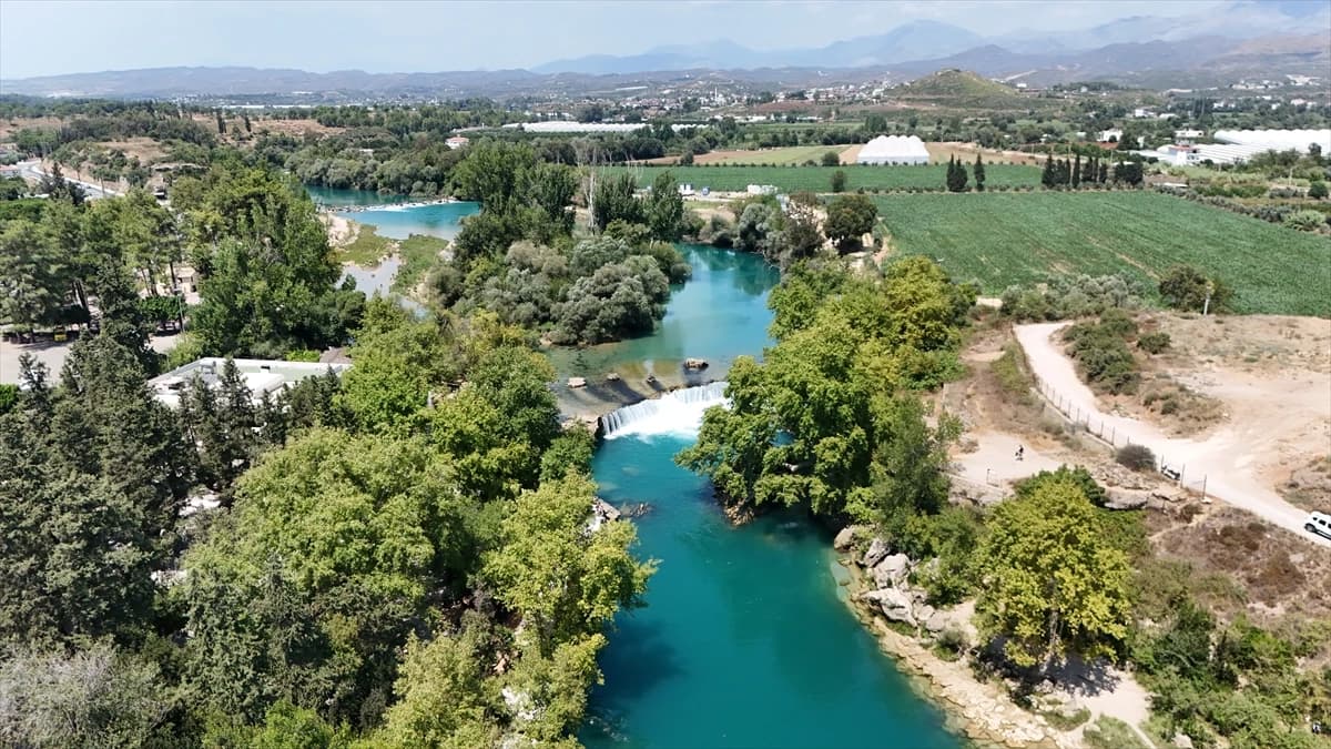 Manavgat Şelalesi yerli ve yabancı turistlerin odak noktasında