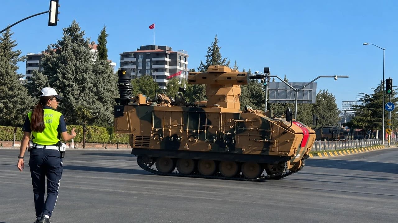 Gaziantep'te 30 Ağustos hazırlıkları kapsamında askeri araçlar geçiş yaptı
