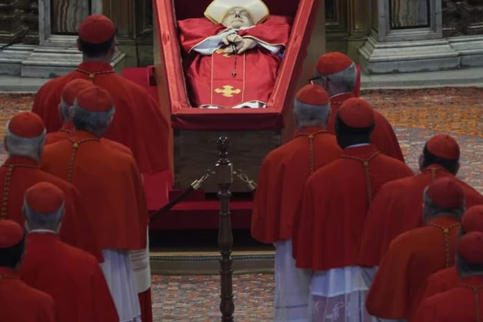 Papa Francis'in cenazesi diplomatik satranç tahtasına dönüyor