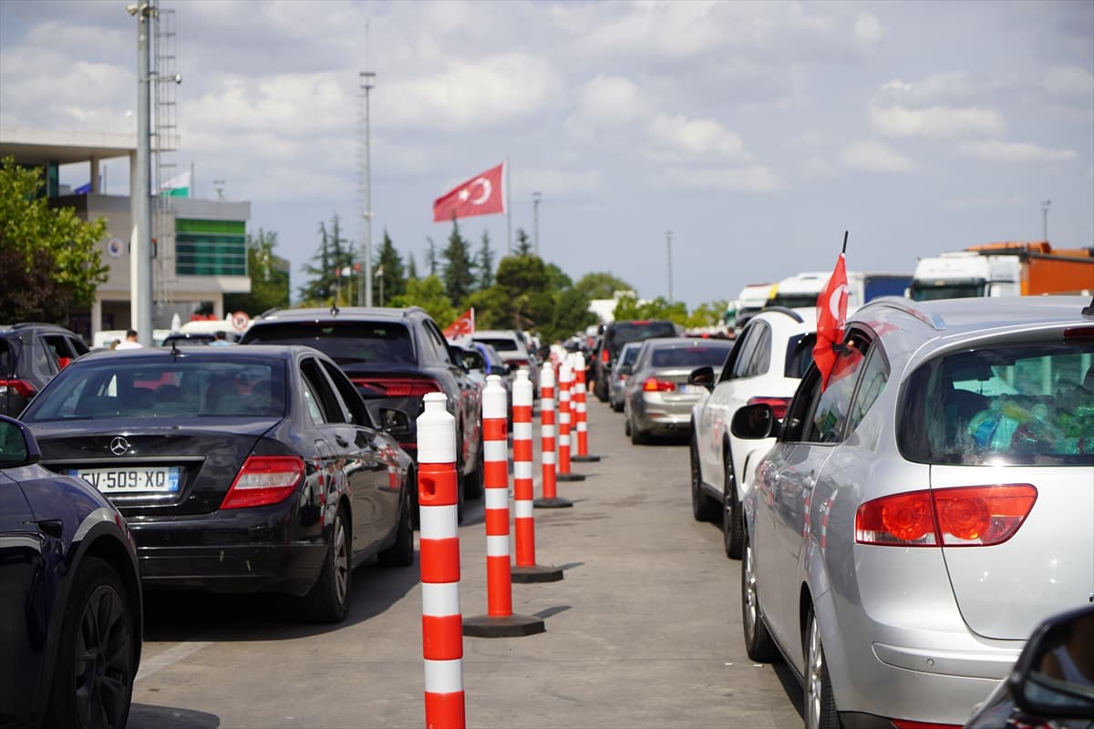 Gurbetçilerin dönüşü devam ediyor