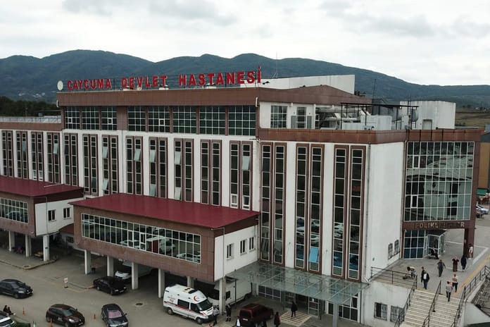 16 yaşındaki çocuk, bebek dünyaya getirdi: Annesi fenalık geçirdi 