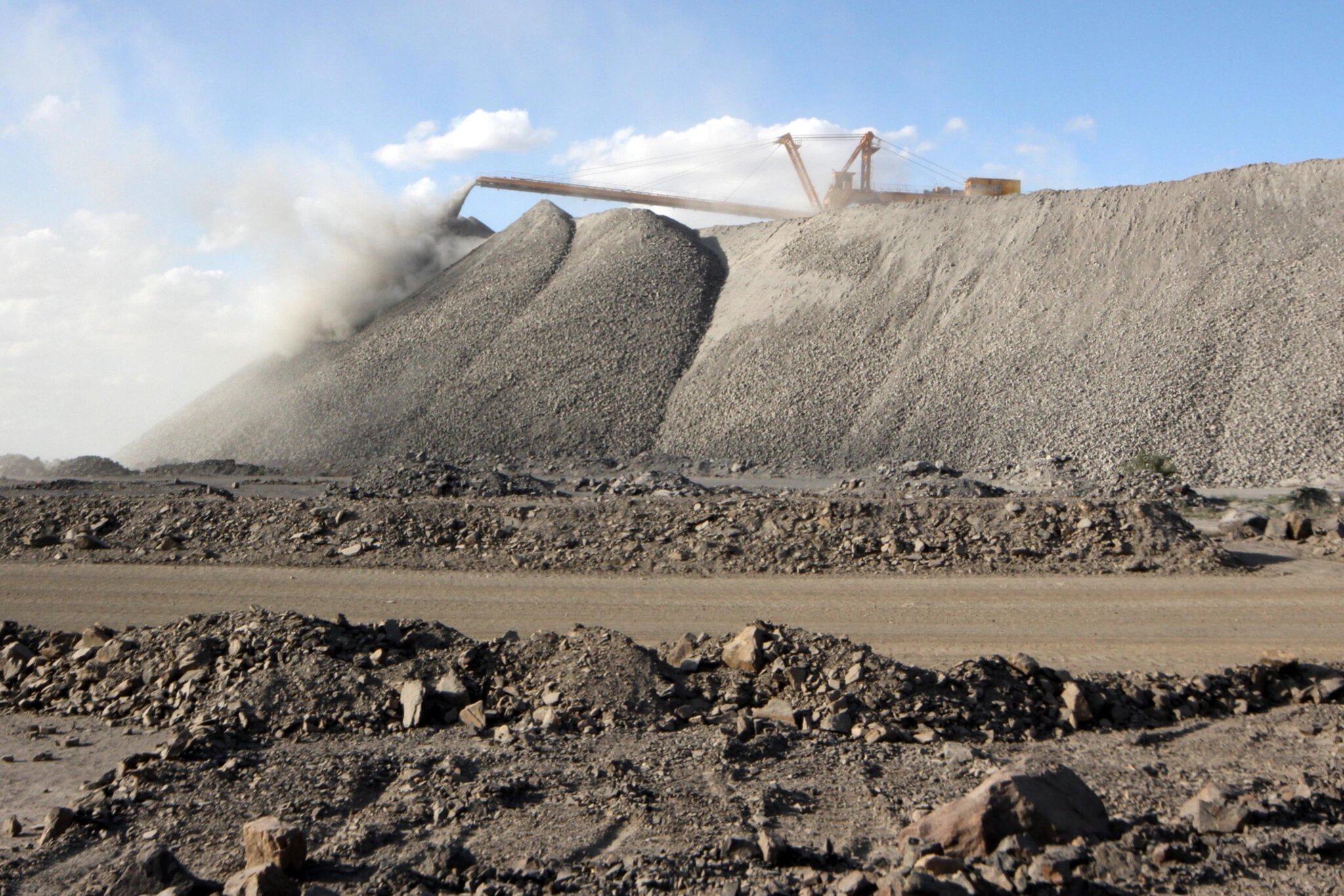Chinese Rare Earth Suppliers Halt US Shipments