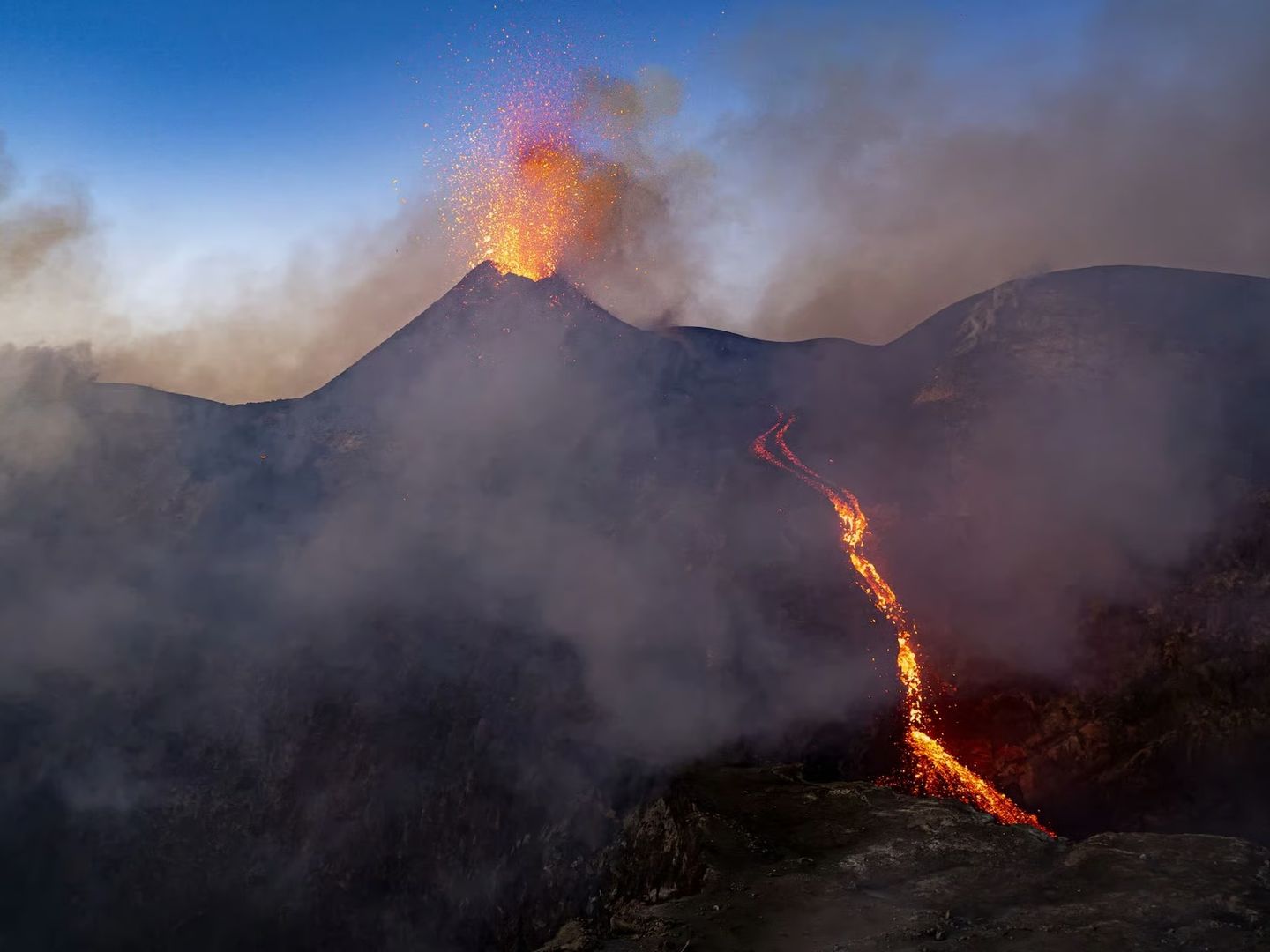 Etna Yanardağı'nda alarm seviyesi yükseltildi