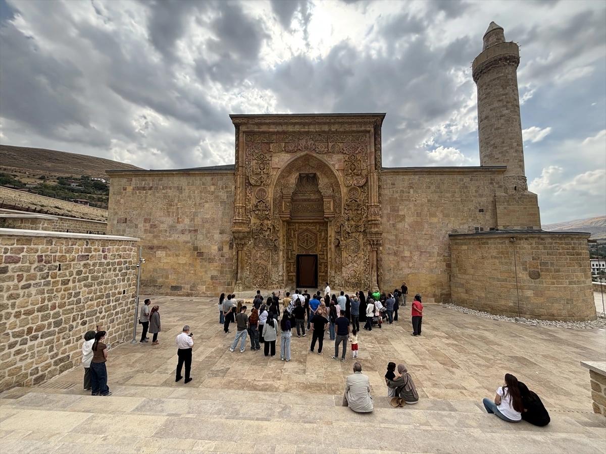 Divriği Ulu Camii ve Darüşşifasına ziyaretçi akını