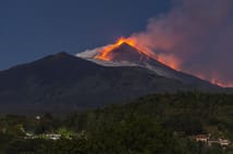 Etna Yanardağı bir kez daha patladı