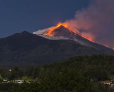 Etna Yanardağı bir kez daha patladı