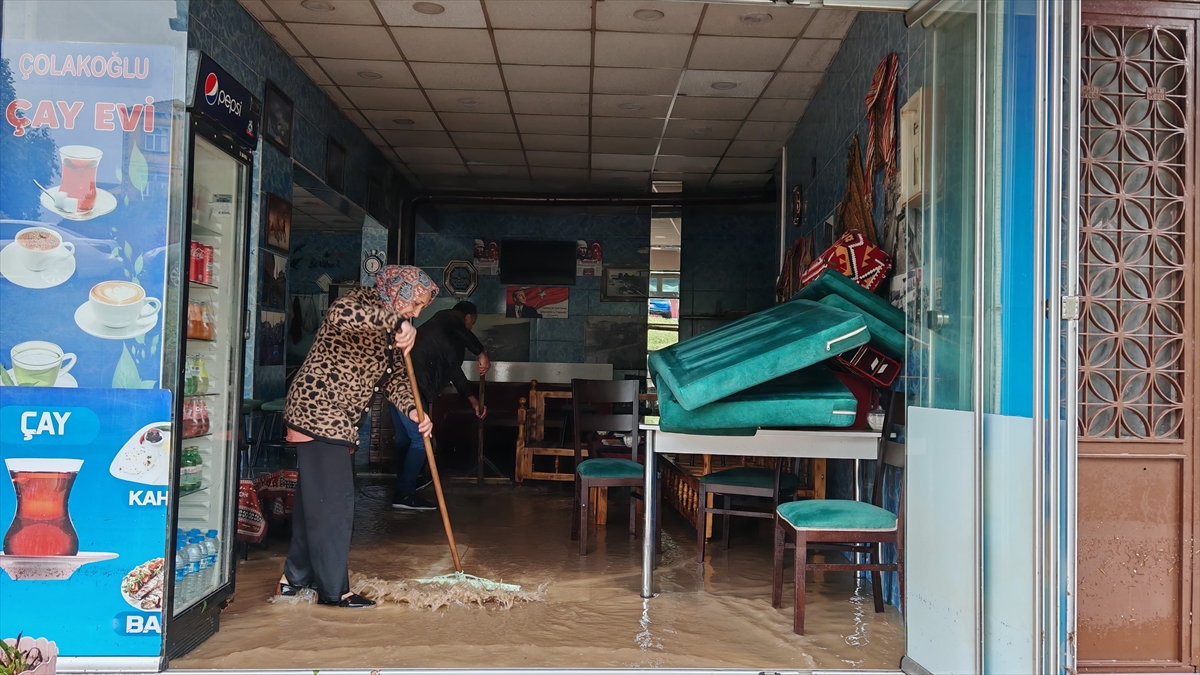 Ortahisar'da sağanak sel oldu!