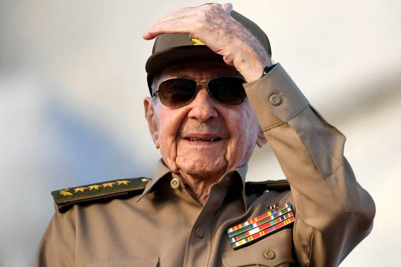 ABD'nin cinayetle suçladığı Küba eski lideri Raul Castro haftalar sonra halk içinde