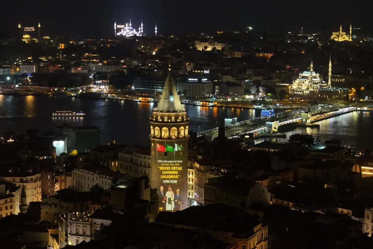 Ankara ve İstanbul'da Mekke Anlaşması şöleni: Simge yapılar aydınlatıldı