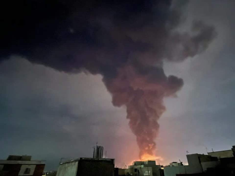 İran'ın petrol depoları bombalandı