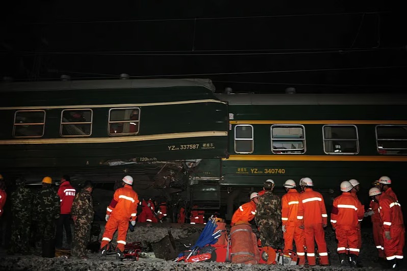 Çin'de tren kazası: 11 ölü