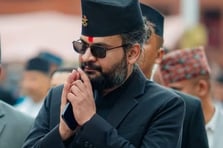 Nepal'de Başbakan seçilen eski rapçi göreve başladı