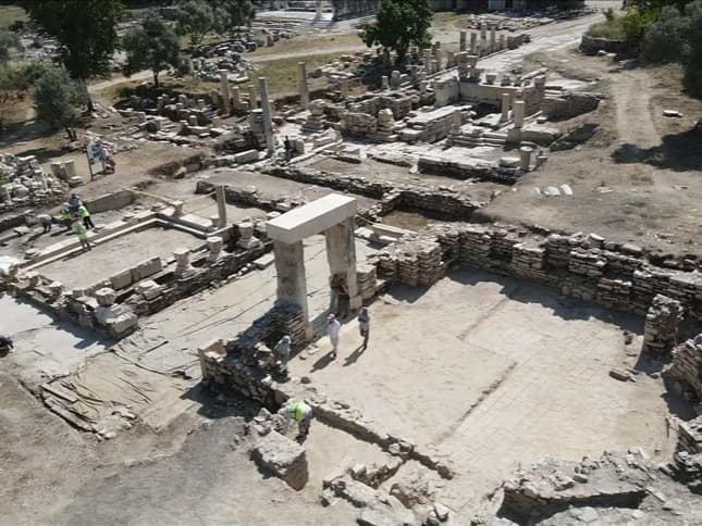 Stratonikeia'nın ihtişamlı kütüphanesi gün yüzüne çıkıyor